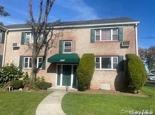 990 Fenwood Dr APT 1, Valley Stream, NY 11580