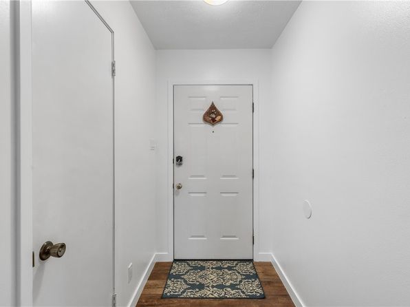 4008 Woodbriar Dr, Bryan, TX 77802
