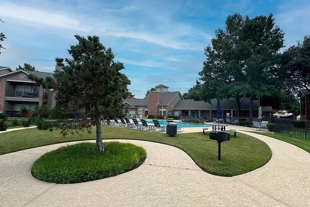 Indian Creek Apartments — Photo 1