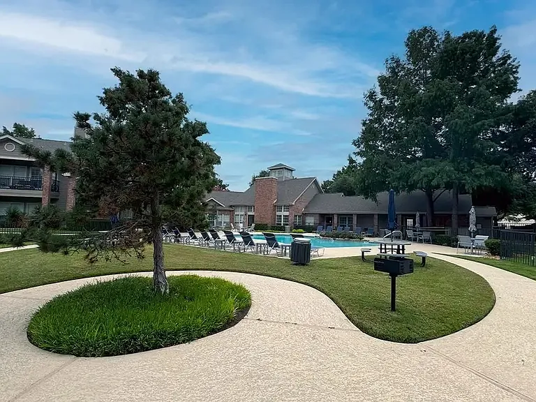 Indian Creek Apartments — Photo 1