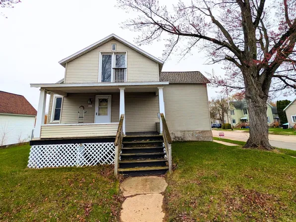 1417 11th Ave, Menominee, MI 49858