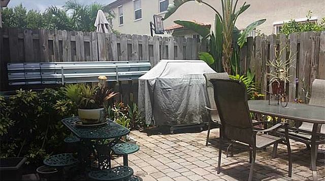 2nd image of 1039 NE 207th St