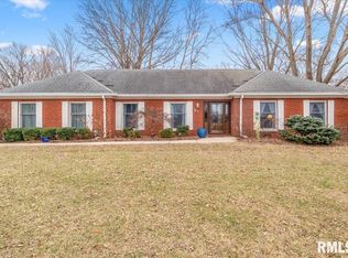 9 Edgewood Dr, Auburn, IL 62615