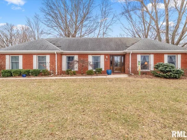 9 Edgewood Dr, Auburn, IL 62615