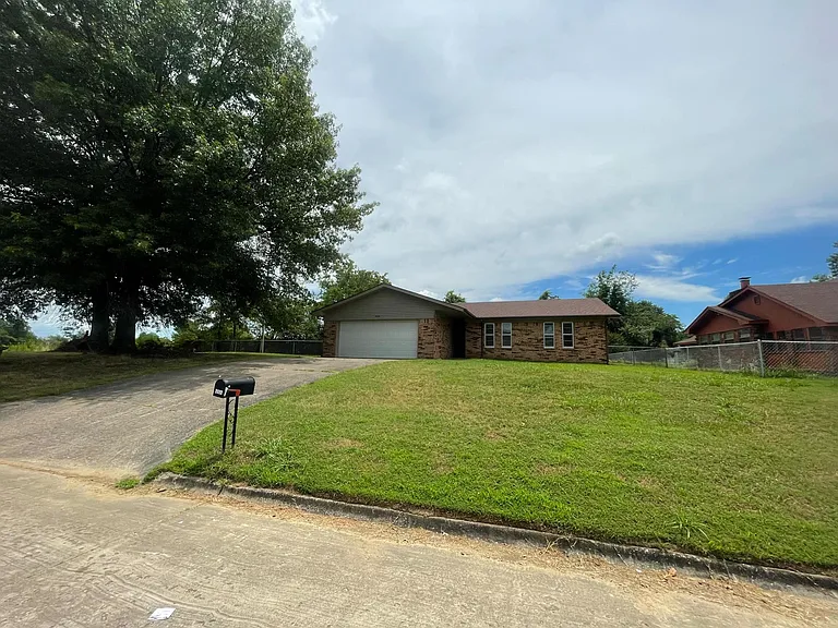 1252 S 27th Pl — Photo 32