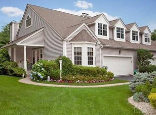 25 Scenic Ln, Yonkers, NY 10710