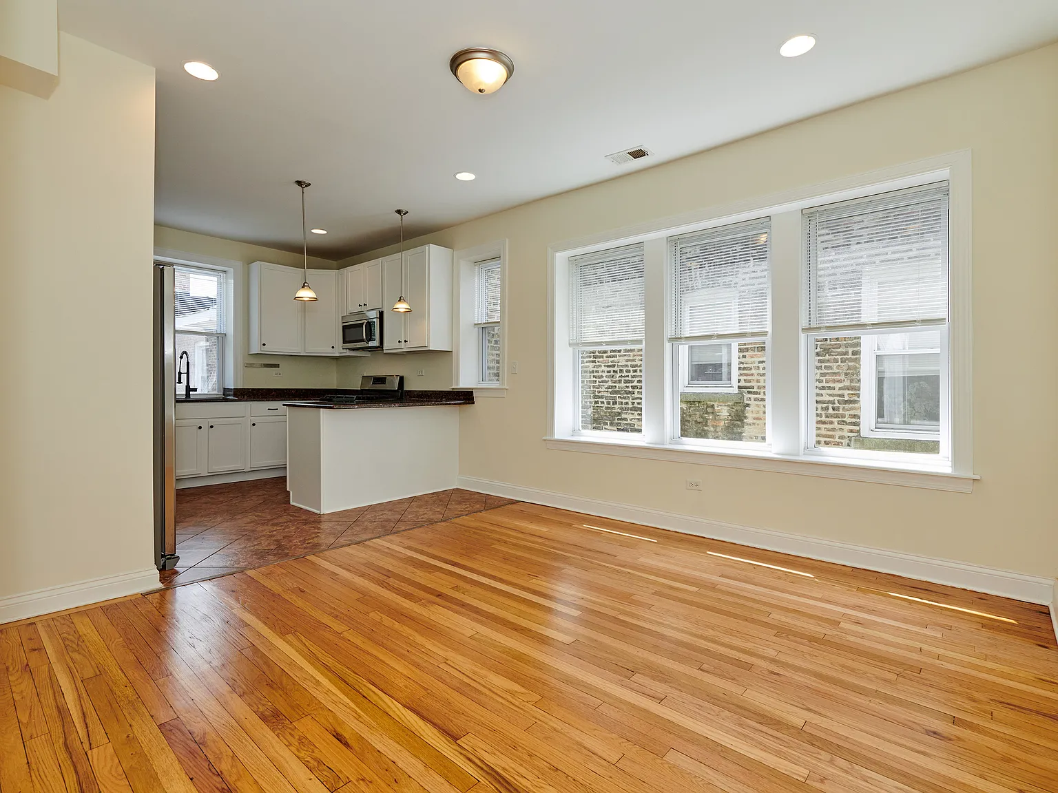 2 bed, 900 sqft, $1,900 — Photo 4