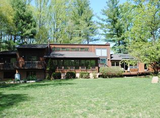 10213 Forest Lake Dr, Great Falls, VA 22066