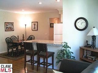3rd image of 912 6th St Unit 4