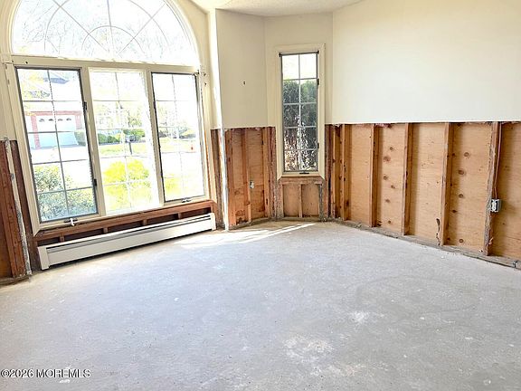 4th image of 1575 Goldspire Road