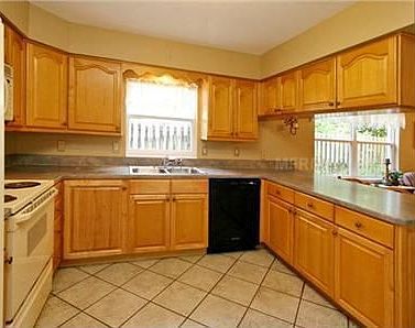 4th image of 645 Selkirk Dr