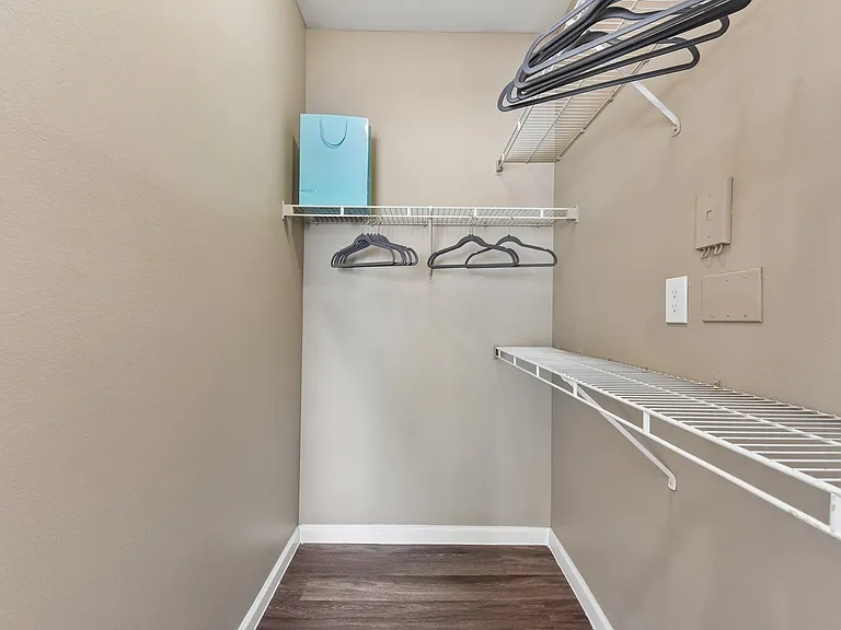 Madison Dell Ranch Apartments — Photo 39