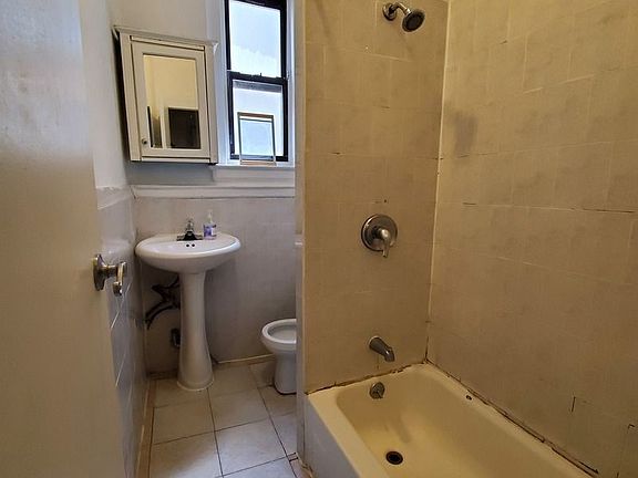4th image of 1176 President St APT 14