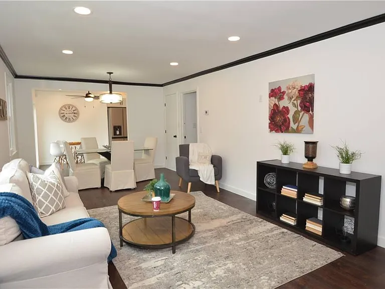 1350 Kenilworth Dr SW — Photo 2