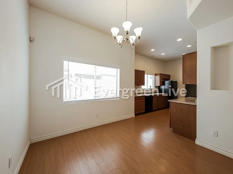 8094 W Beck Ln — Photo 6