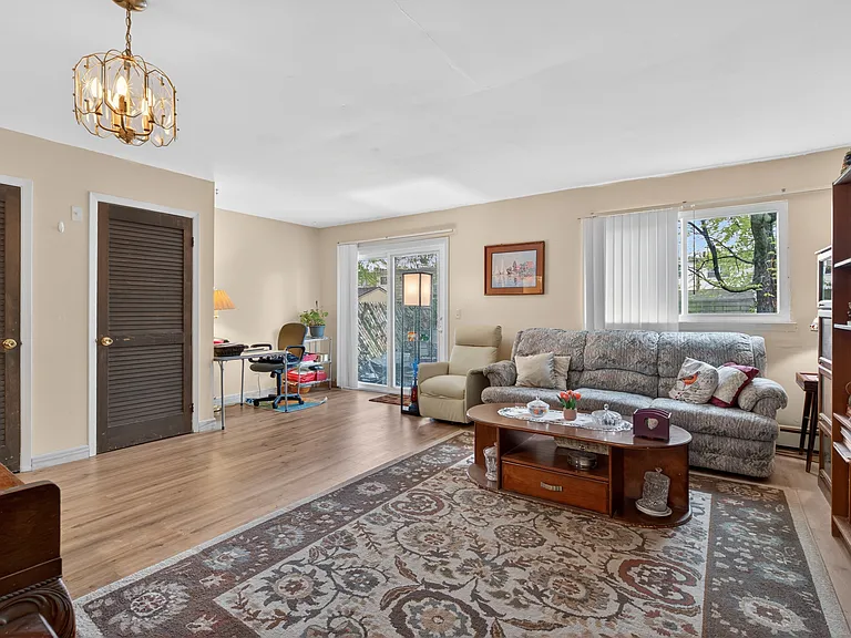 54 Whitman Ct — Photo 28