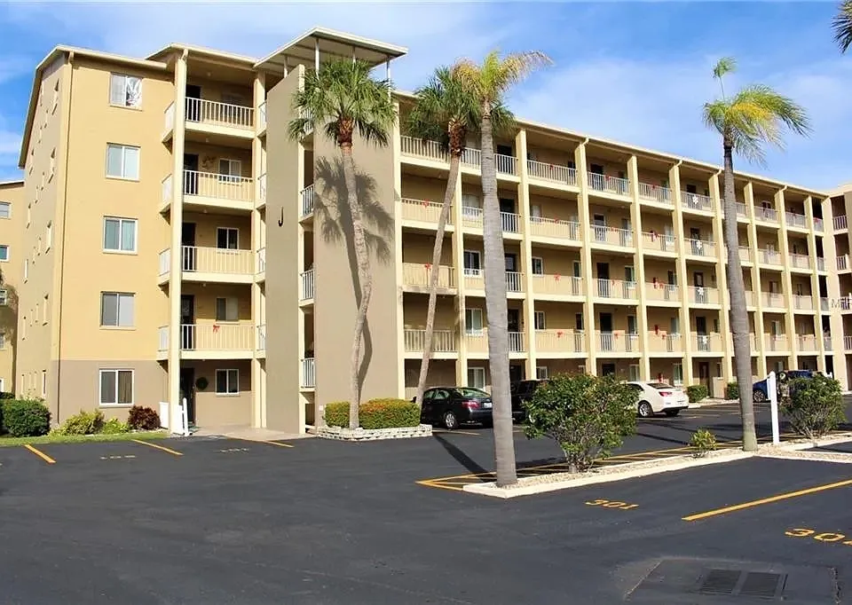 3621 Lake Bayshore Dr #J403