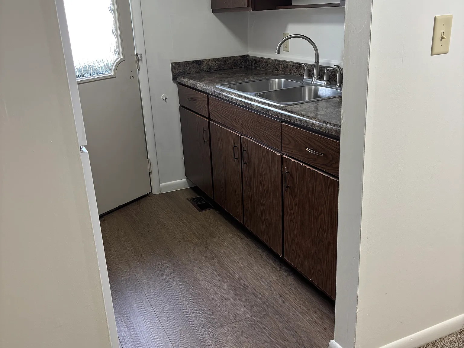 2 bed, $900 — Photo 3