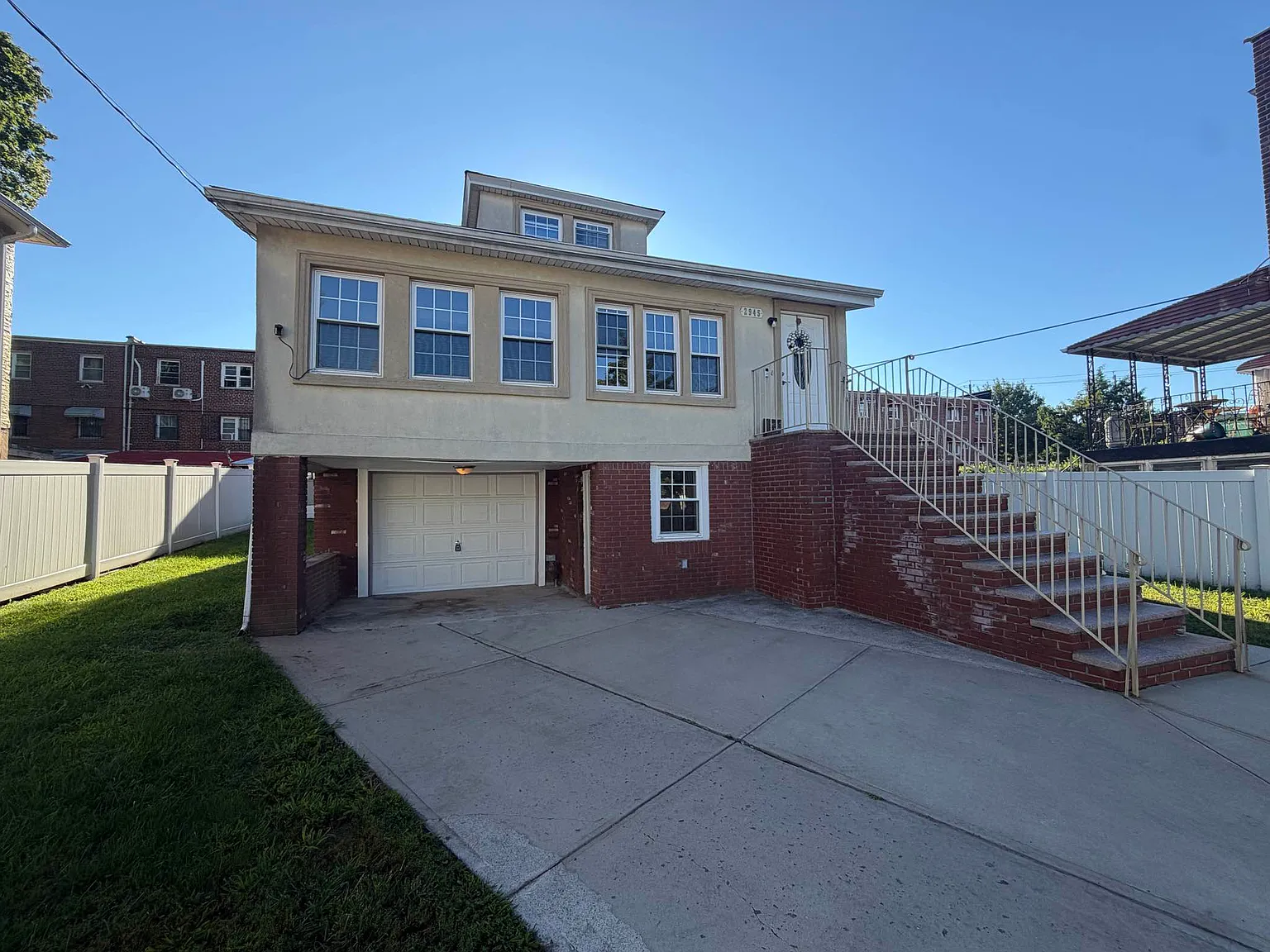 2945 Wickham Avenue — Photo 2