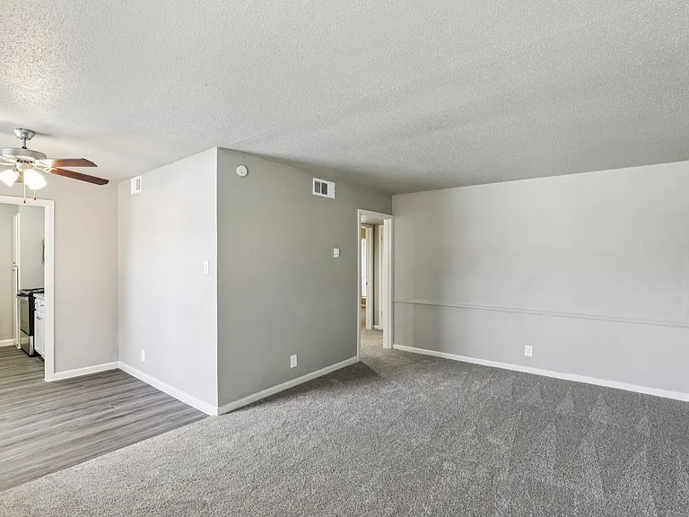 Whisperwind Apartments — Photo 16
