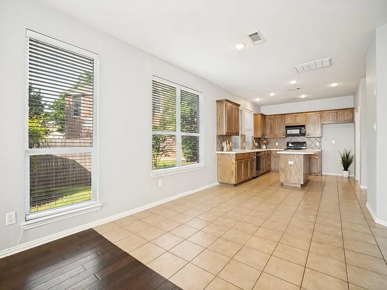 2737 Lynx Ln — Photo 9