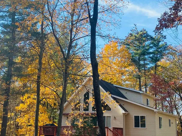 7 N Star Ct, Hawley, PA 18428