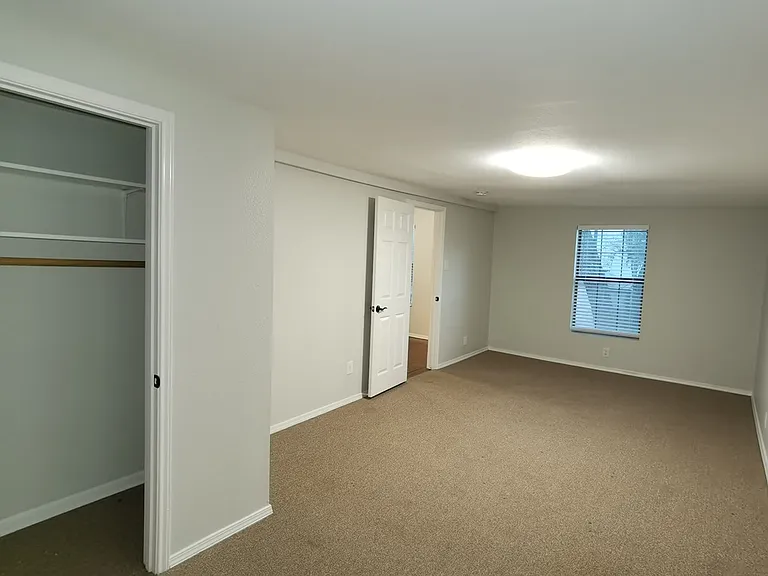 137 E Norwood Ct — Photo 14