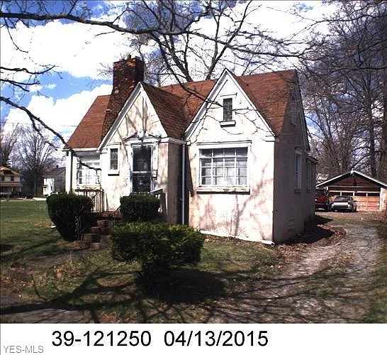 151 Comstock St NE photo 1