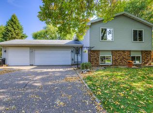6871 Redwing Ln, Chanhassen, MN 55317