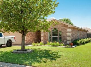 106 Tranquillity Ln, Waxahachie, TX 75165