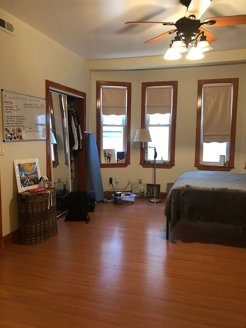 No Brokers Fee, In-Unit Washer and Dryer, Eat-in Kitchen, Stainless Steel Appliances, Porch — Photo 2