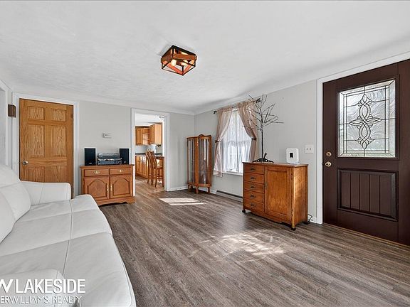 5th image of 1235 Farnsworth Rd