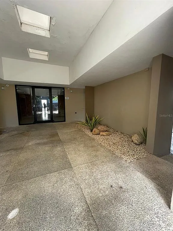 3 bed, 2.0 bath, 1352 sqft, $4,000 — Photo 3