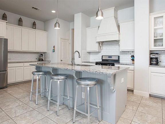 5th image of 204 Bluestem Ln