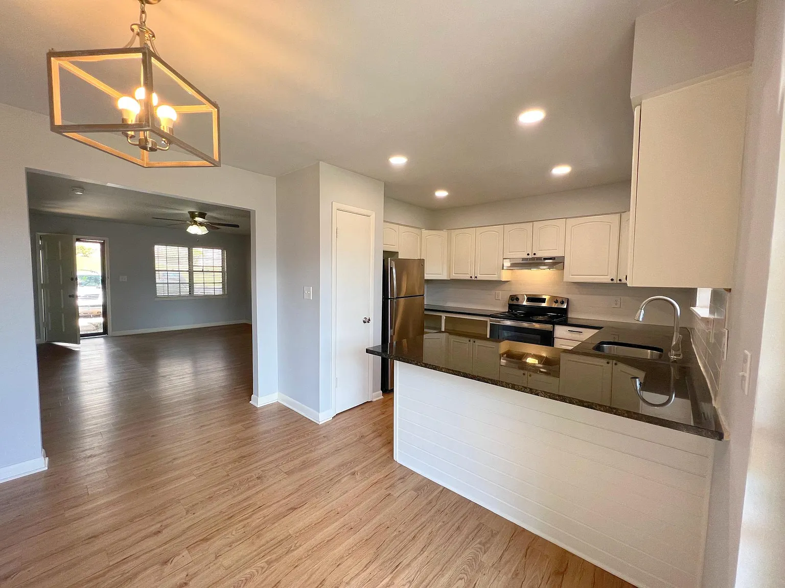 2644 Southbury Cir — Photo 1