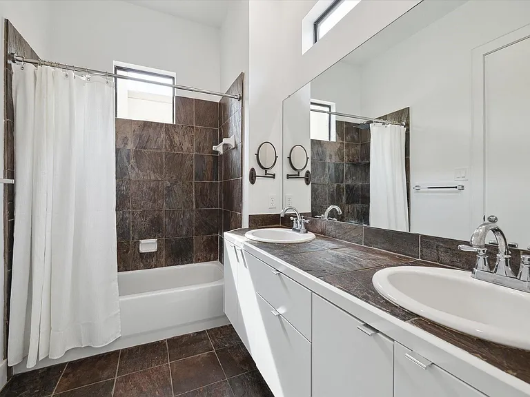 1105 W 21st St #B — Photo 18
