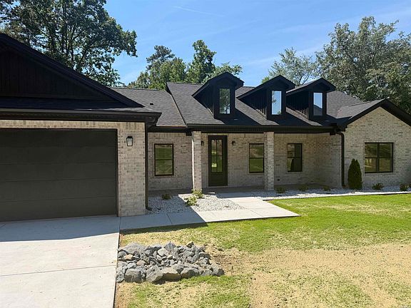 2nd image of 125 Shamrock Ln