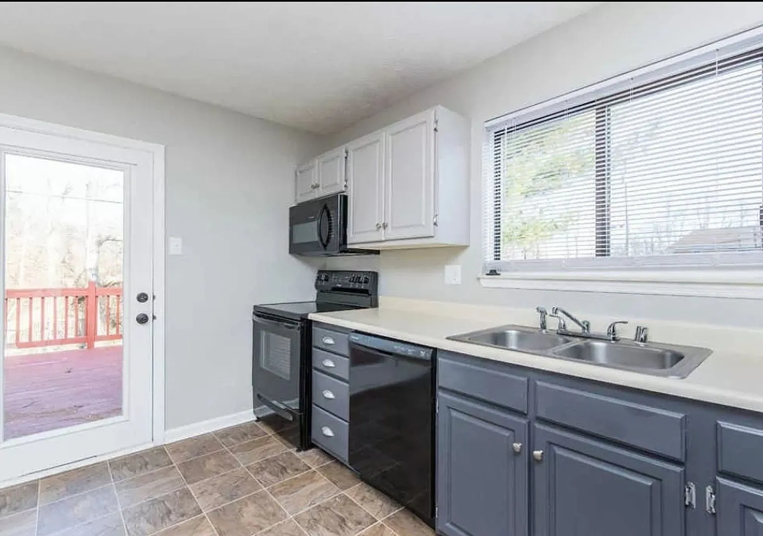 3 Bedroom, 2 Bath Single Family Home — Photo 4