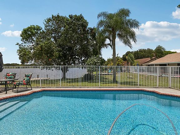 3rd image of 11756 SW 53rd Place