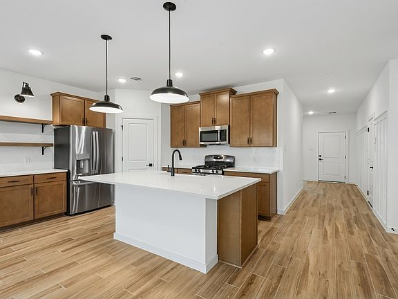 Kitchen witih pendant lighting