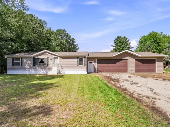 W5476 Lake Dr, Shawano, WI 54166
