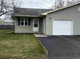 877 Fullers Way, Menasha, WI 54952