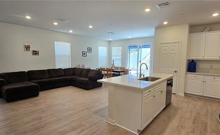 4688 Florence Dr — Photo 4