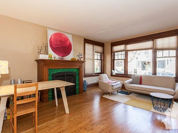 2nd image of 1426 W Farragut Ave #3E