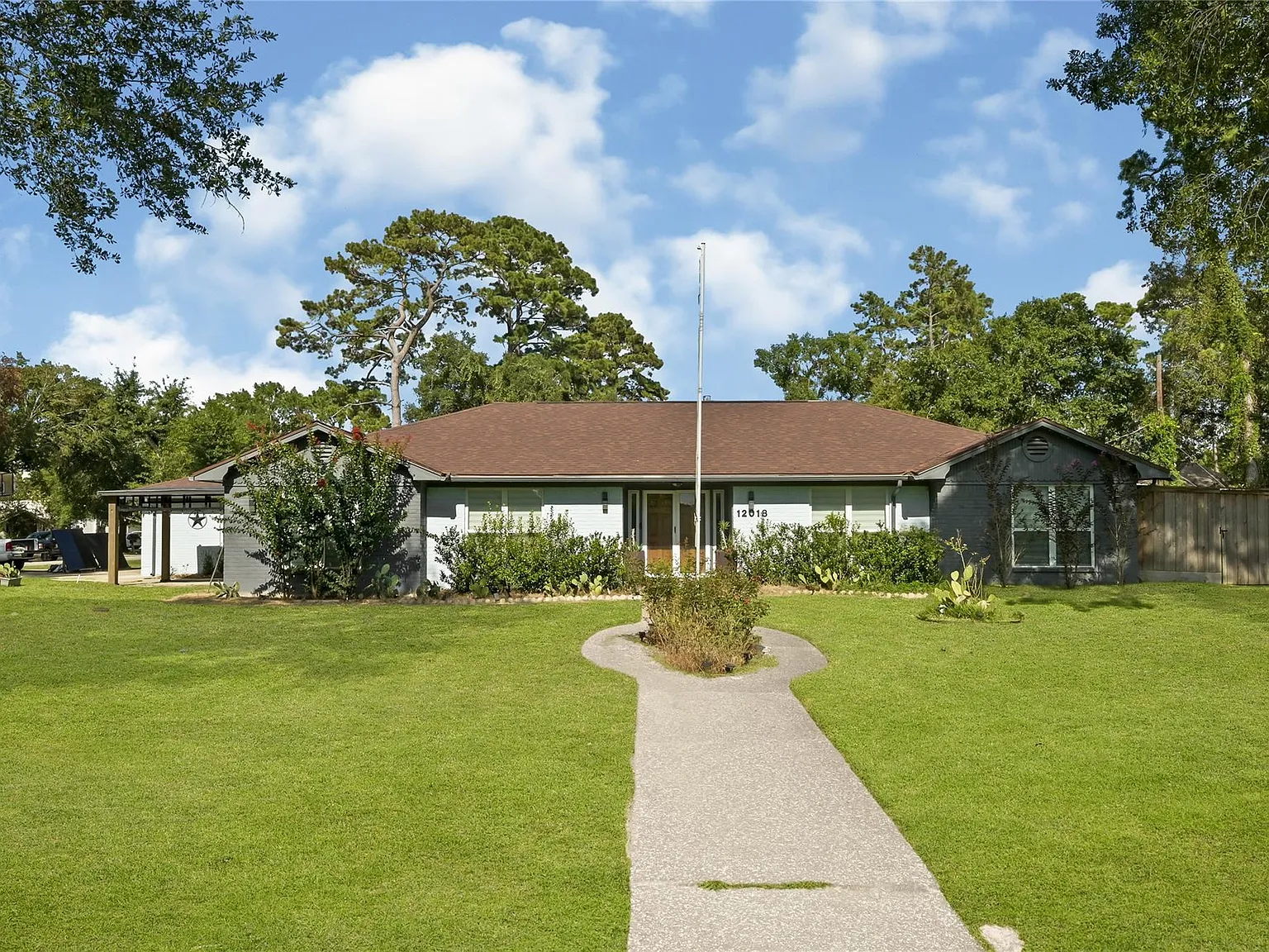 4 bed, 3.0 bath, 2550 sqft, $2,850 — Photo 2