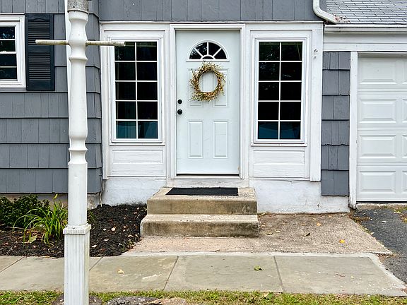 Mudroom entrance, attached to the garage
