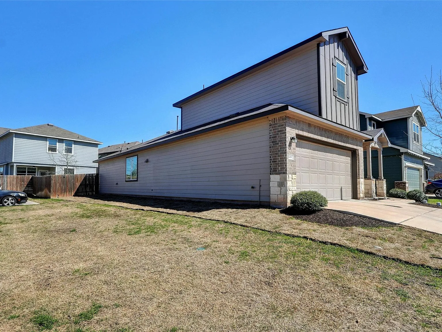 3 bed, 2.0 bath, 1802 sqft, $2,200 — Photo 3