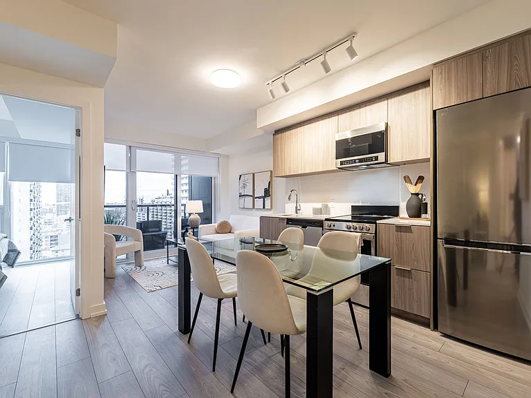 223 Redpath Ave — Photo 48
