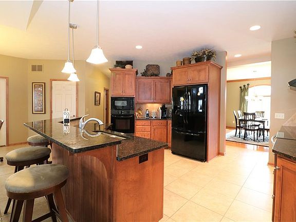 4th image of 685 Wildwood Dr