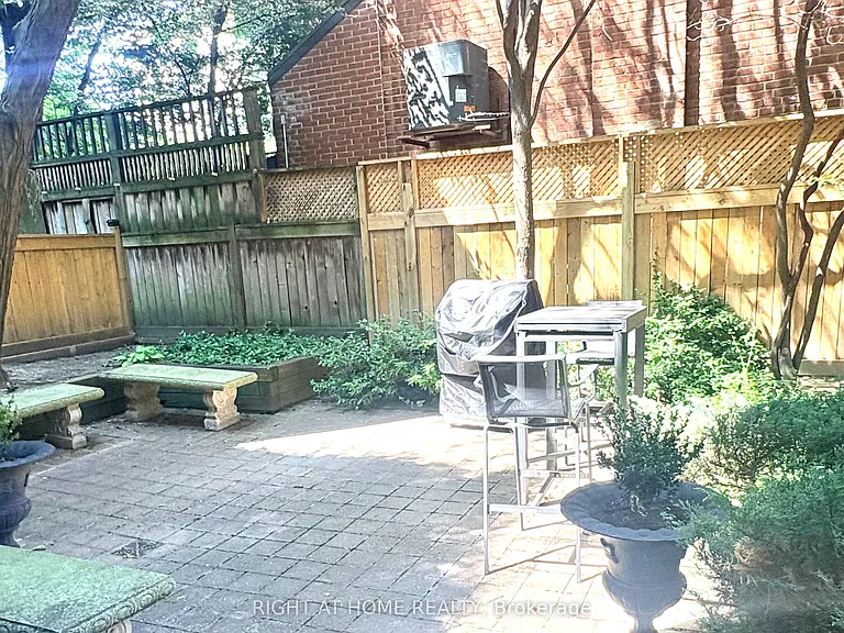 135 Maitland St S #204 — Photo 27